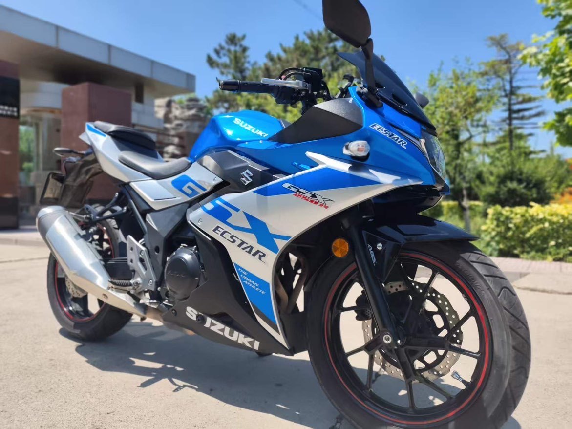 豪爵铃木 GSX250R