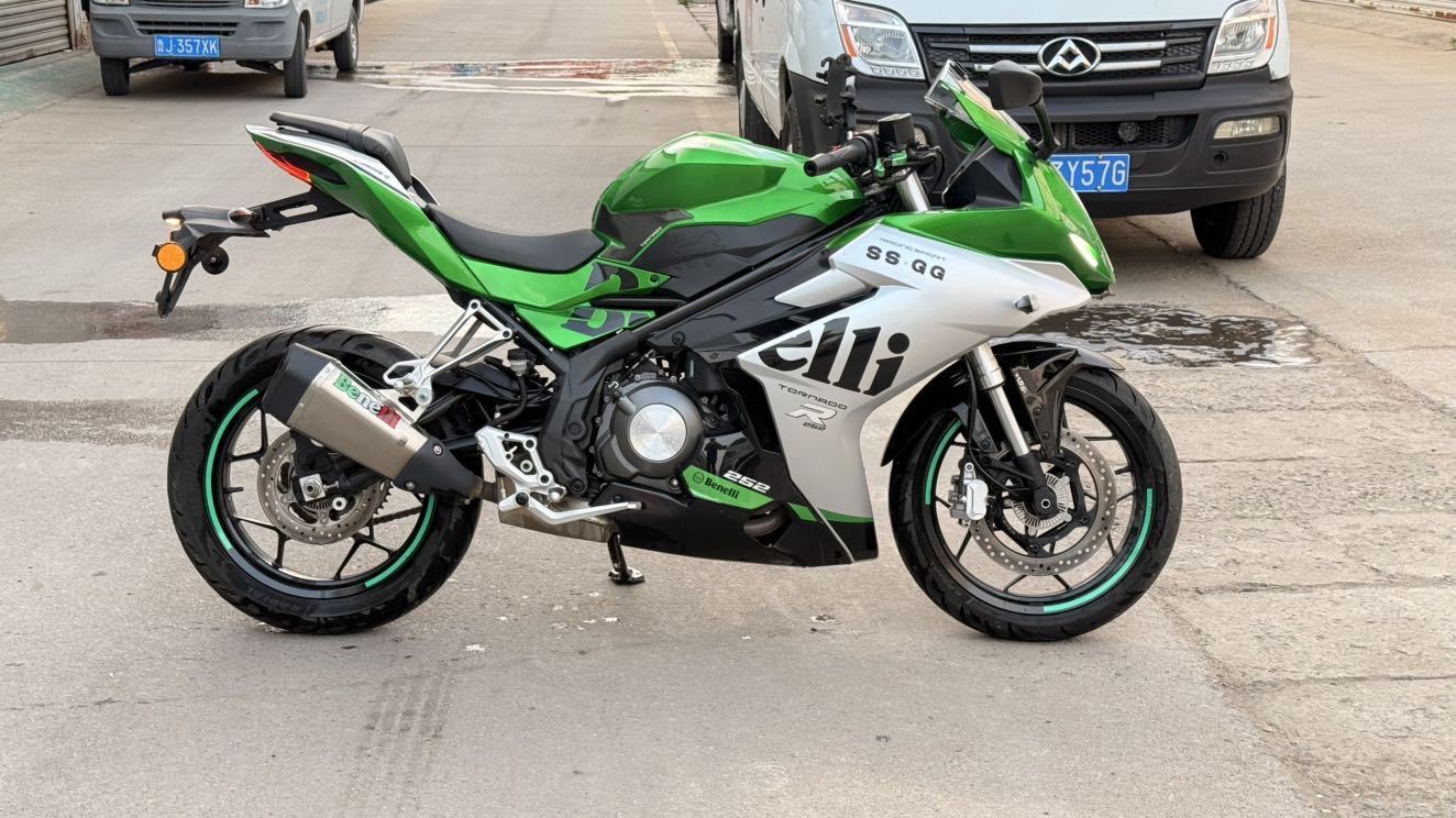 贝纳利 龙卷风 Tornado 252R