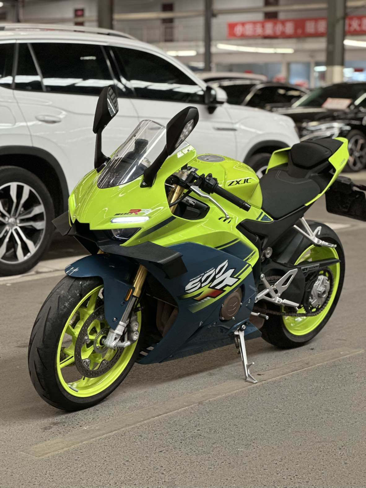 张雪机车 500RR