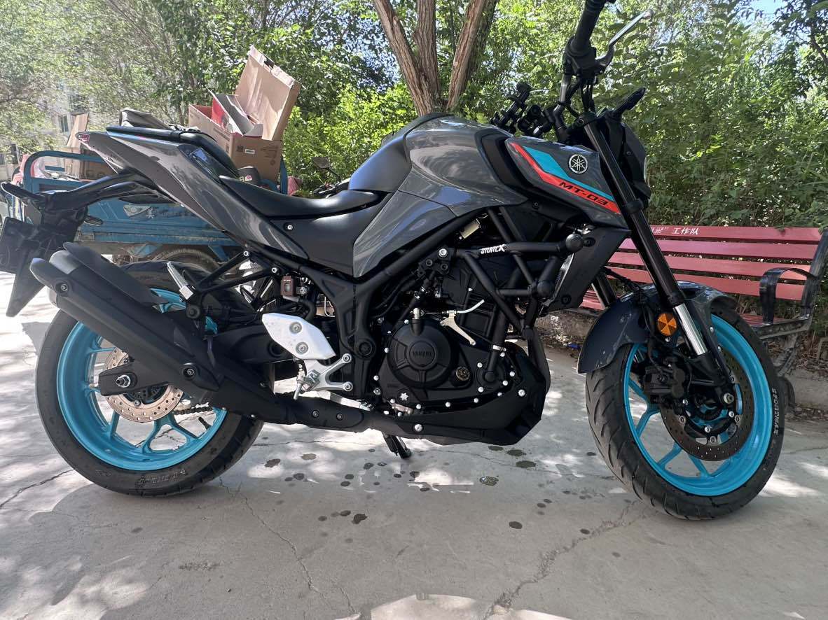 雅马哈 MT-03