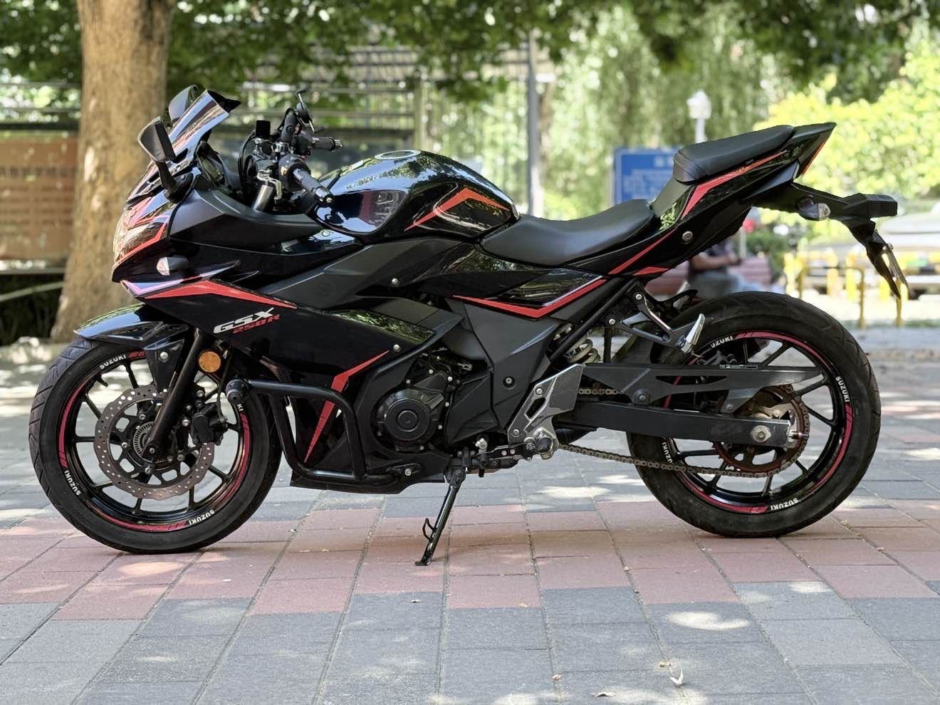 豪爵铃木 GSX250R