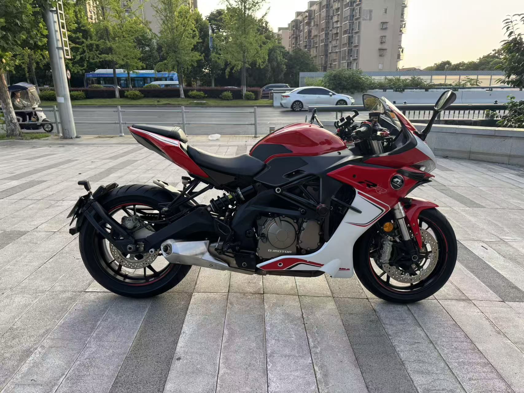 QJMOTOR 赛600