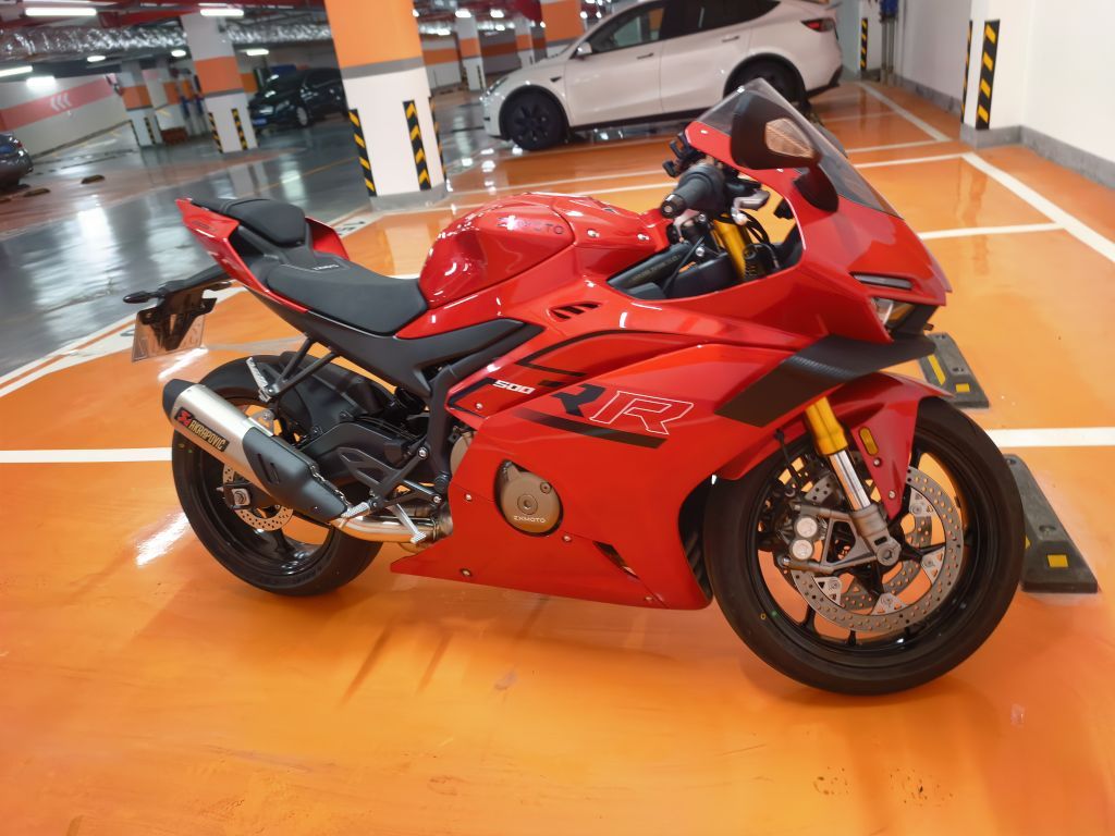 张雪机车 500RR