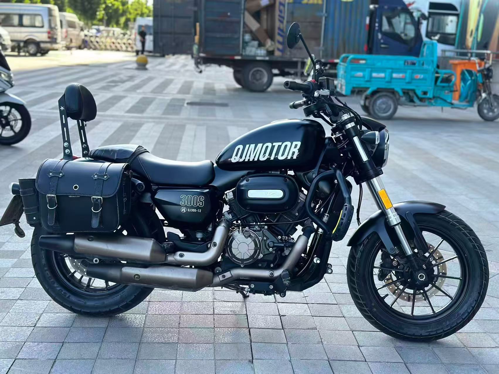 QJMOTOR 闪300S