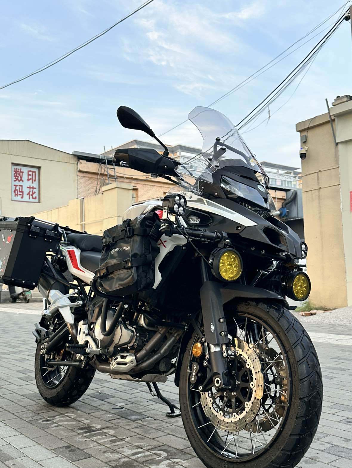贝纳利 金鹏 TRK502