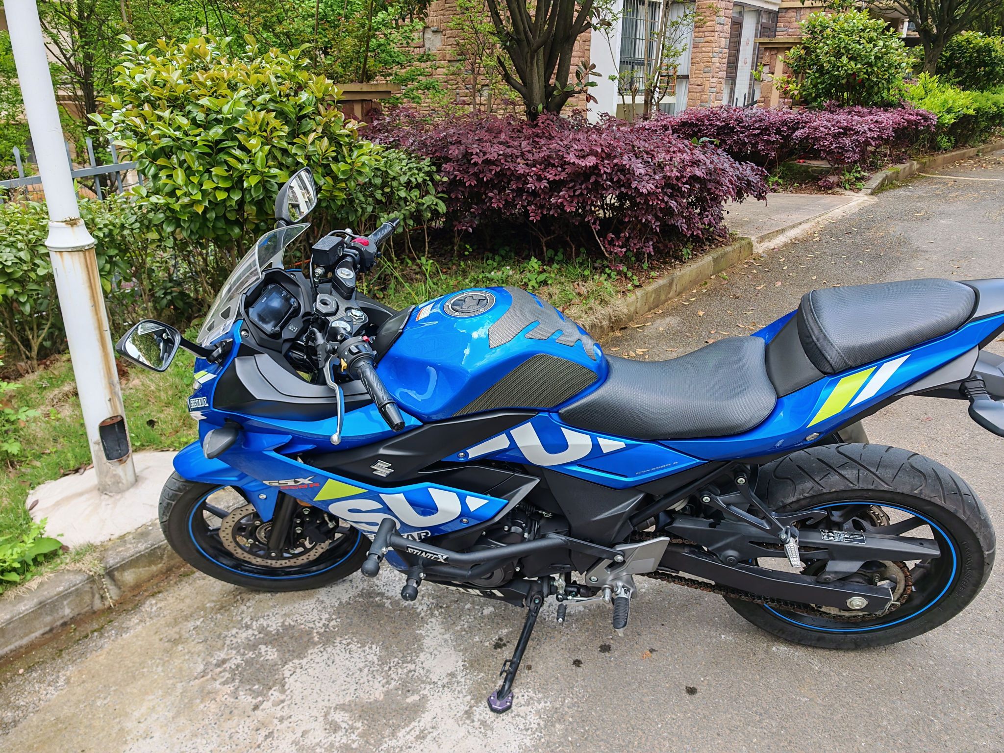 豪爵铃木 GSX250R