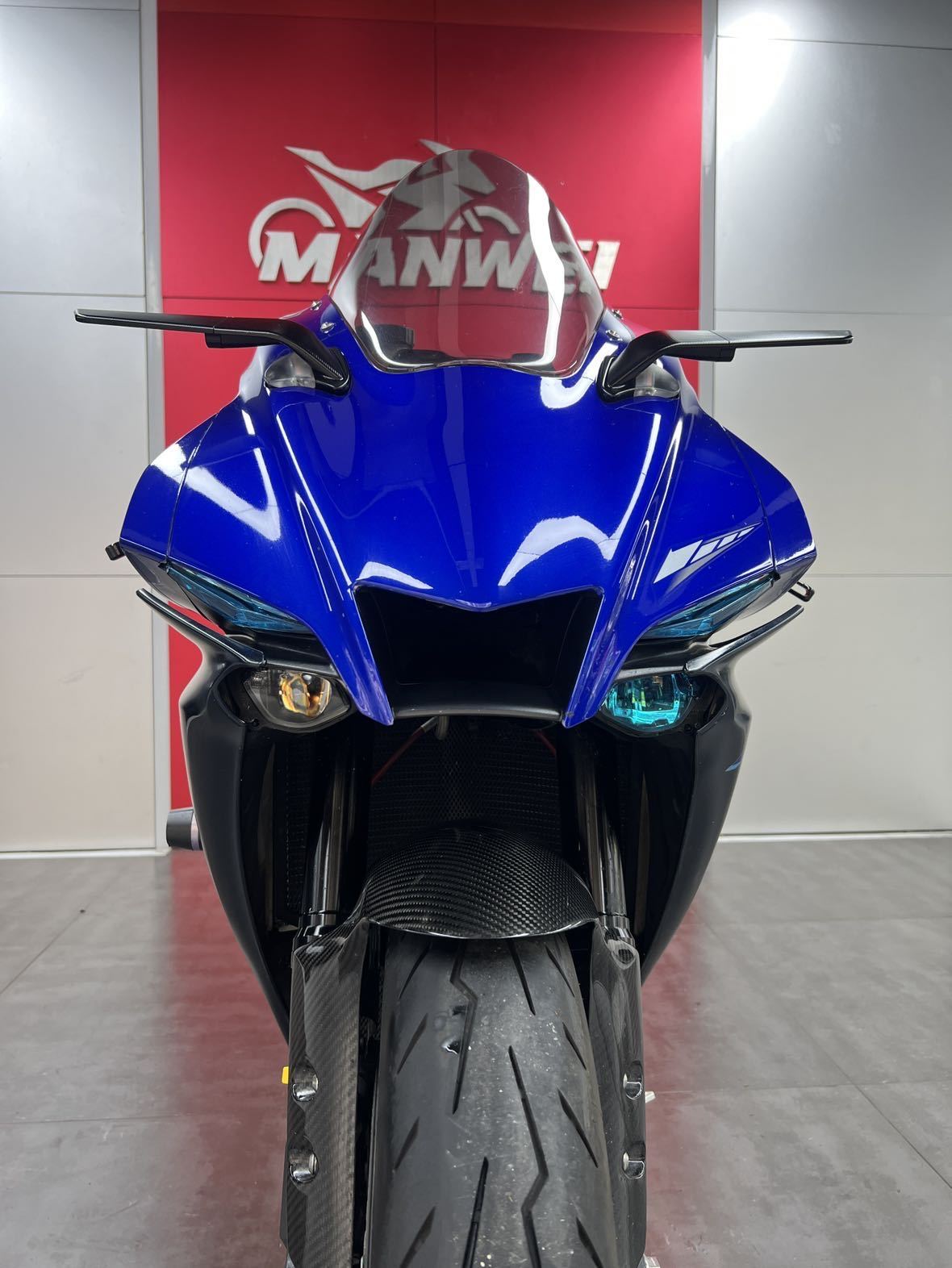 雅马哈 YZF-R1