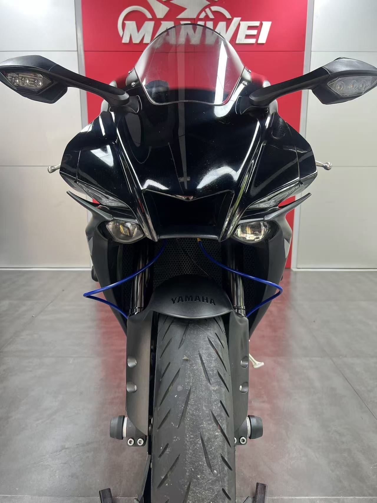雅马哈 YZF-R1
