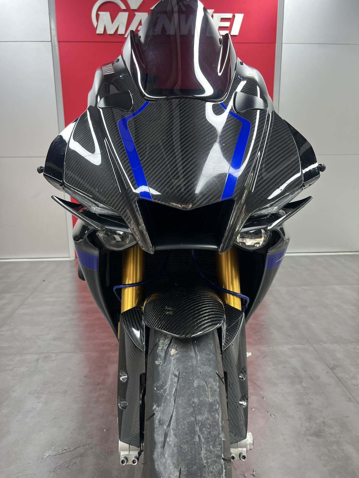 雅马哈 YZF-R1