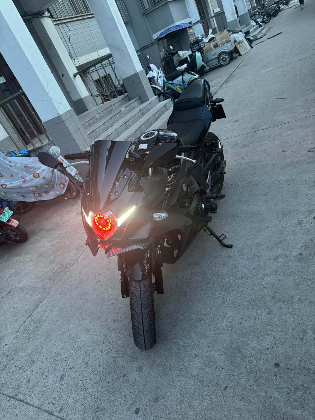 豪爵铃木 GSX250R