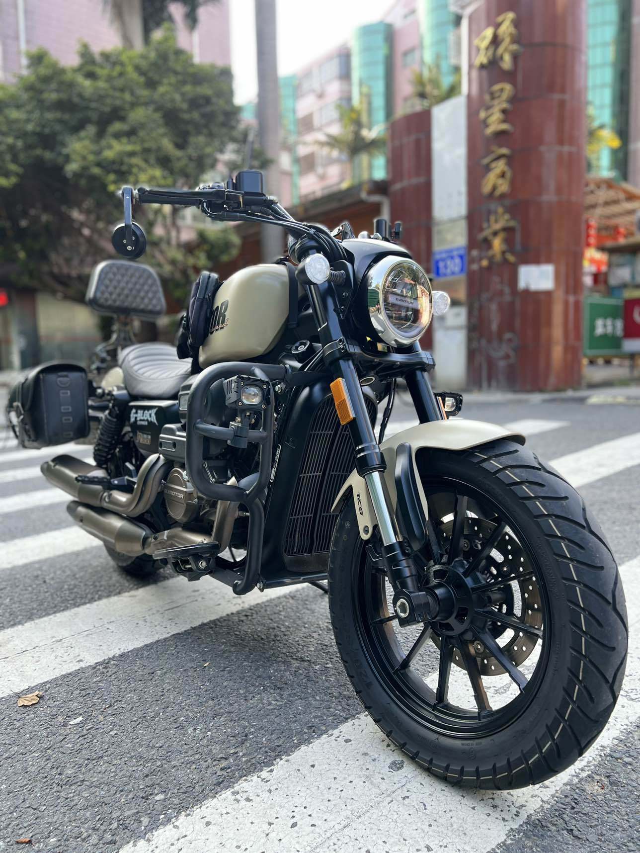 QJMOTOR 闪300S