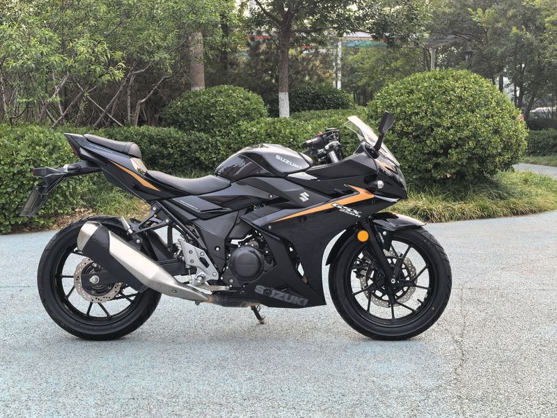 豪爵铃木 GSX250R