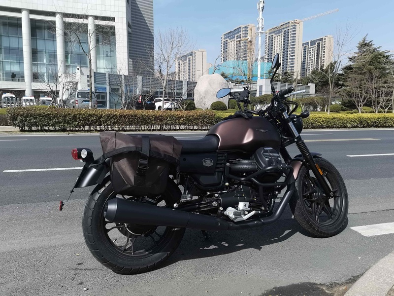 摩托古兹 V7