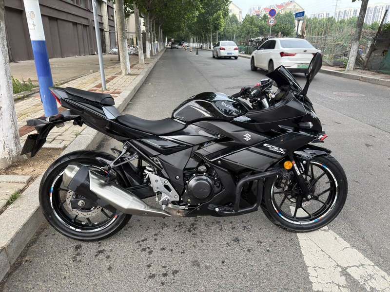 豪爵铃木 GSX250R