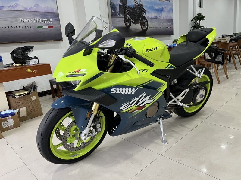 张雪机车 500RR