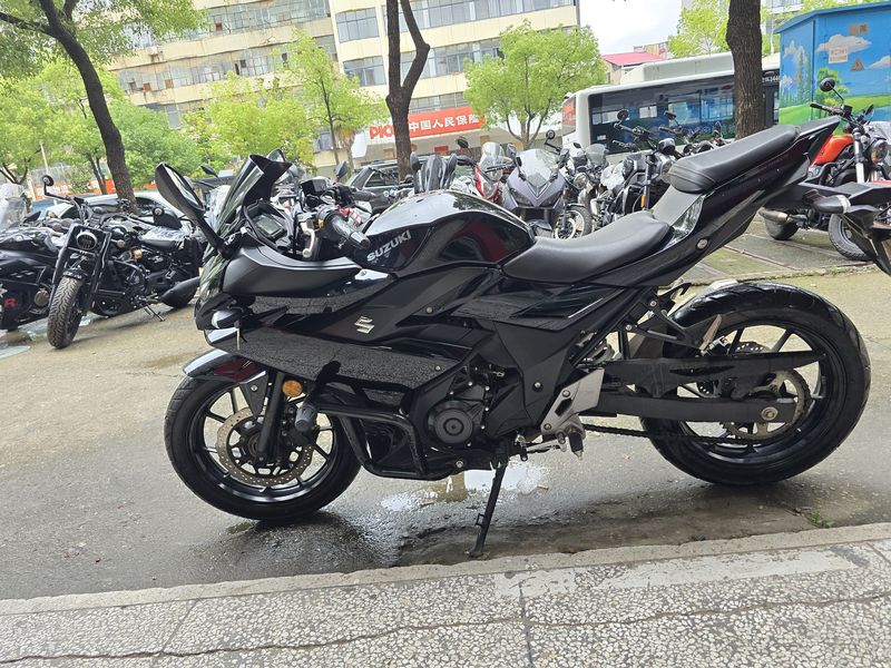 豪爵铃木 GSX250R