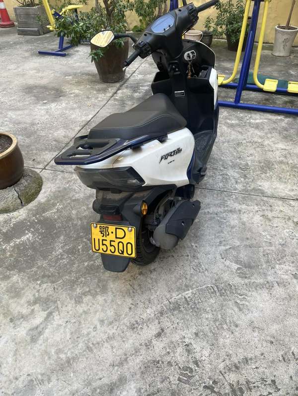 QJMOTOR 鸿125