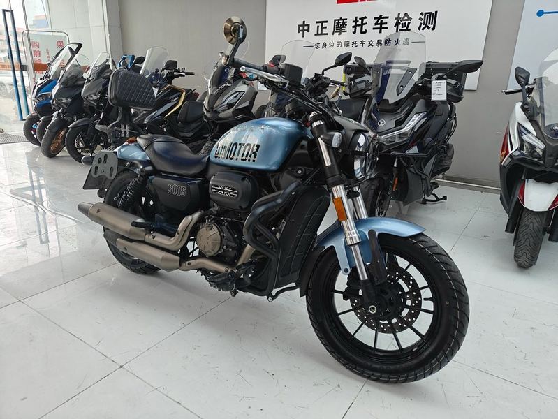 QJMOTOR 闪300S