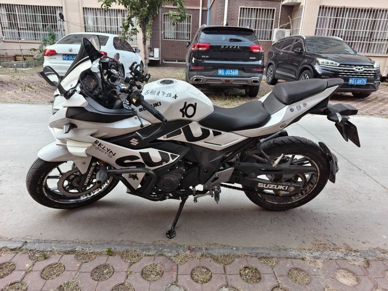 豪爵铃木 GSX250R