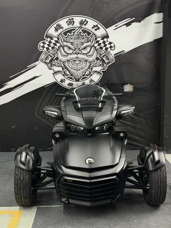 庞巴迪 Spyder F3 
