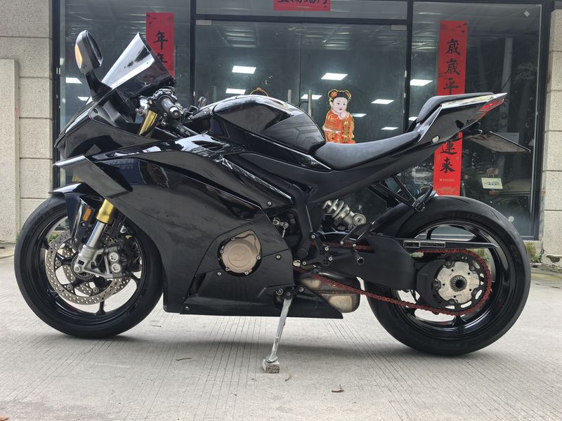 张雪机车 500RR