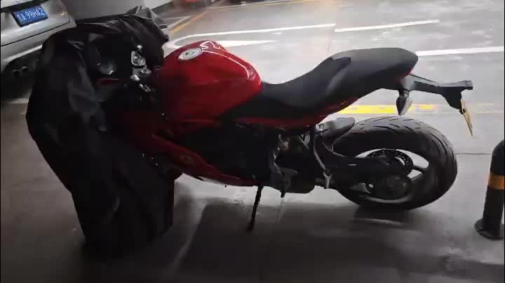 杜卡迪 Hypermotard 939