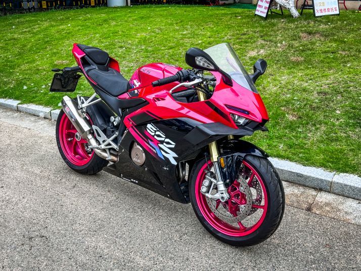 张雪机车 500RR