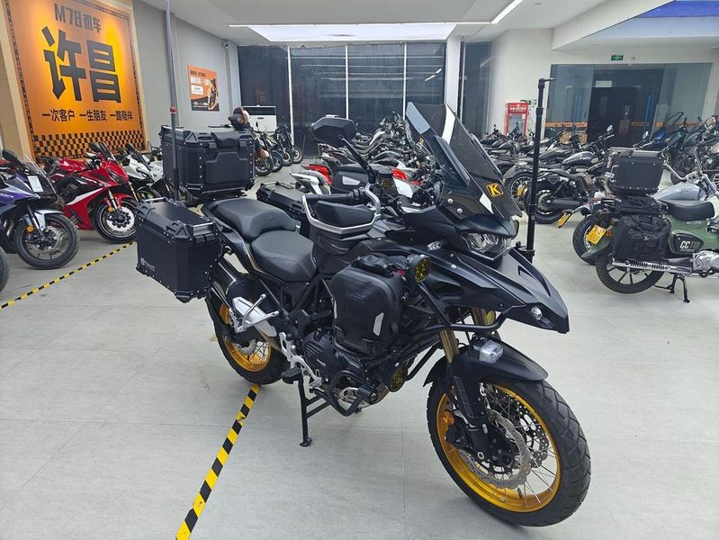 贝纳利 TRK552