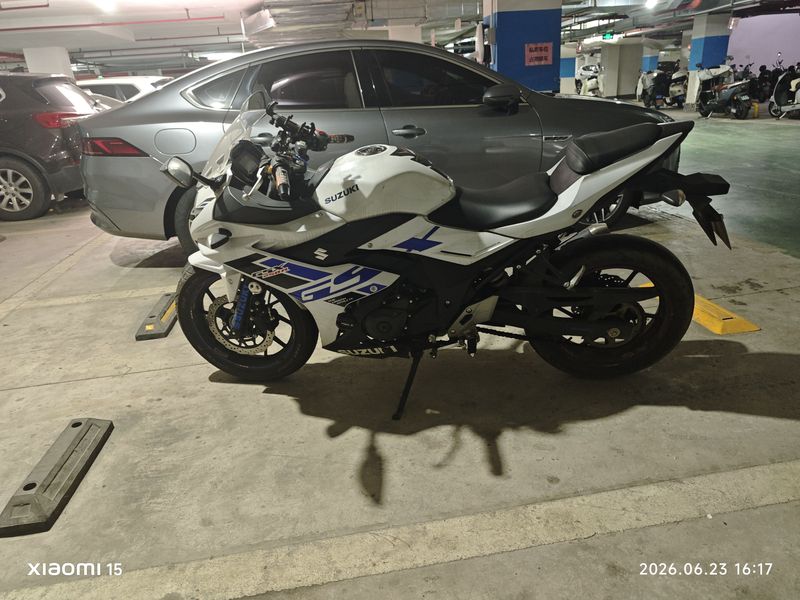 豪爵铃木 GSX250R