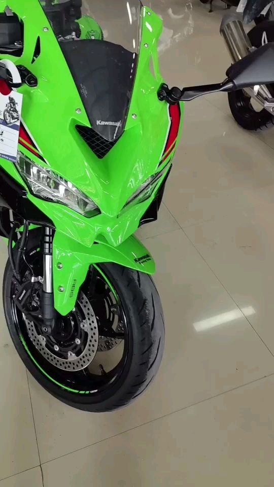 川崎 ZX-4R