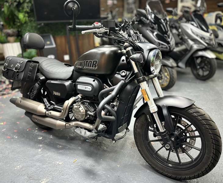 QJMOTOR 闪300S