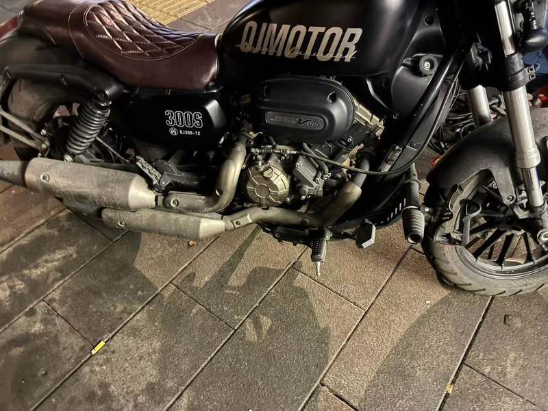 QJMOTOR 闪300S