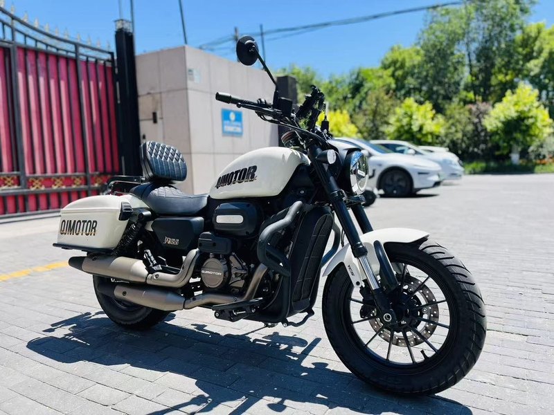 QJMOTOR 闪300S