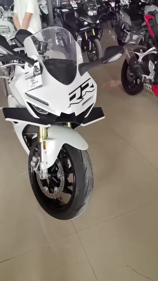 张雪机车 500RR