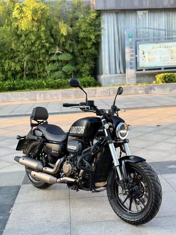 QJMOTOR 闪300S