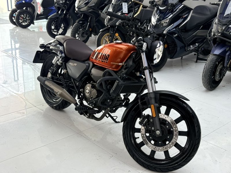 QJMOTOR 闪150