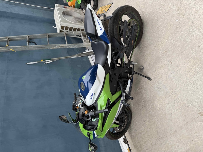 川崎 ZX-4R