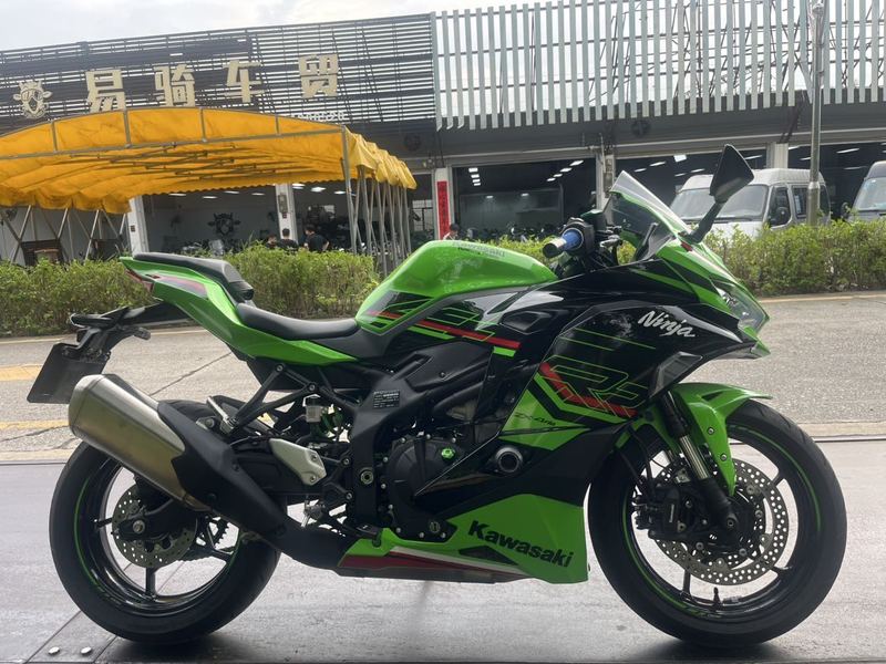 川崎 ZX-4R