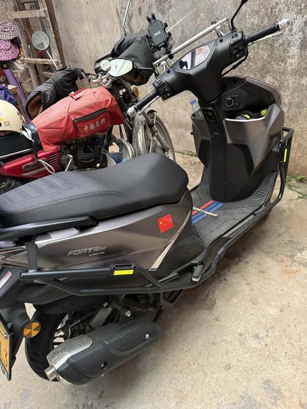 QJMOTOR 鸿150RS