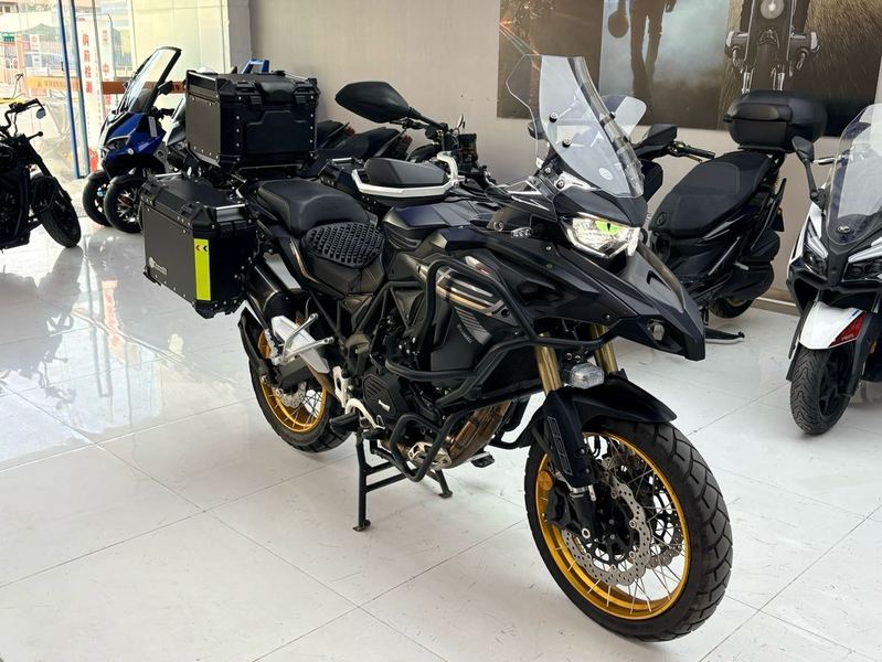 贝纳利 TRK552