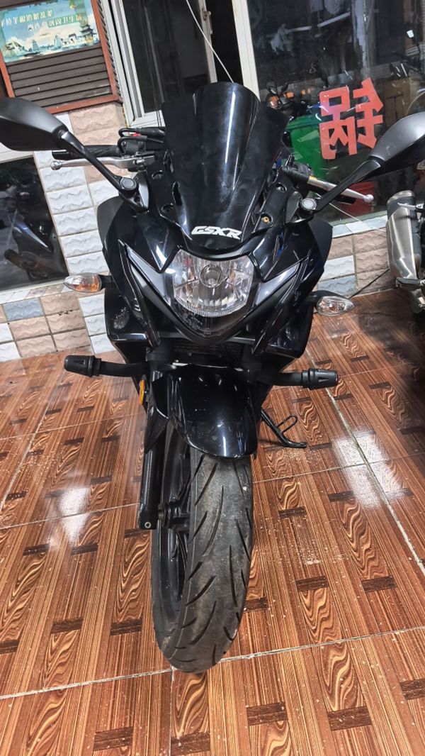 豪爵铃木 GSX250R