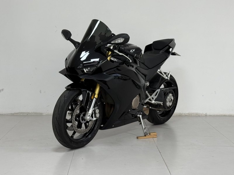 张雪机车 500RR