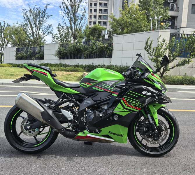 川崎 ZX-4R