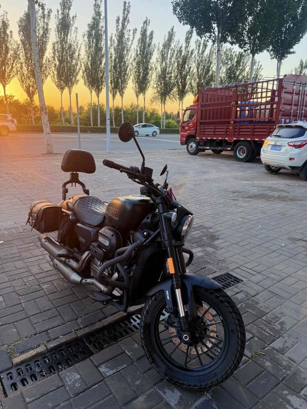 QJMOTOR 闪300S