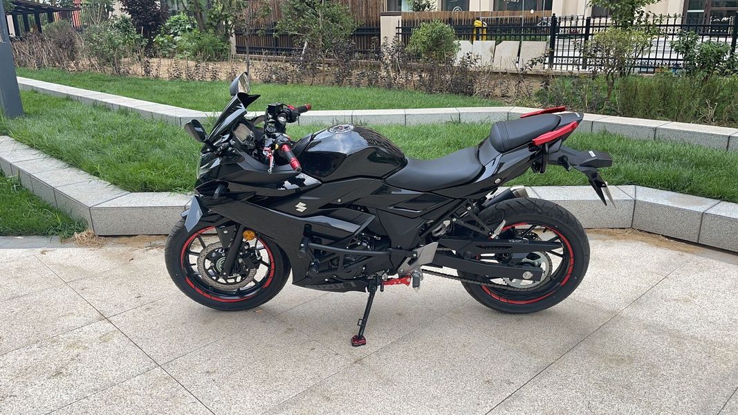 豪爵铃木 GSX250R
