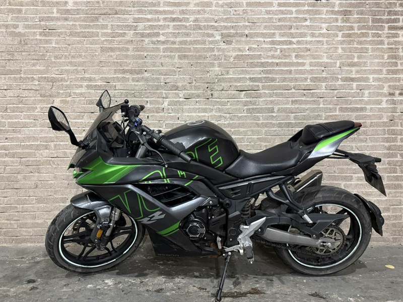无极 250RR