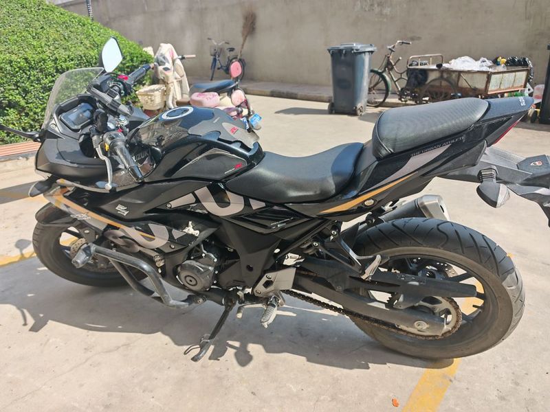 豪爵铃木 GSX250R