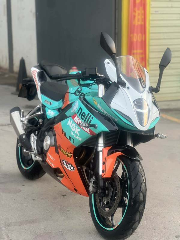 贝纳利 龙卷风 Tornado 252R
