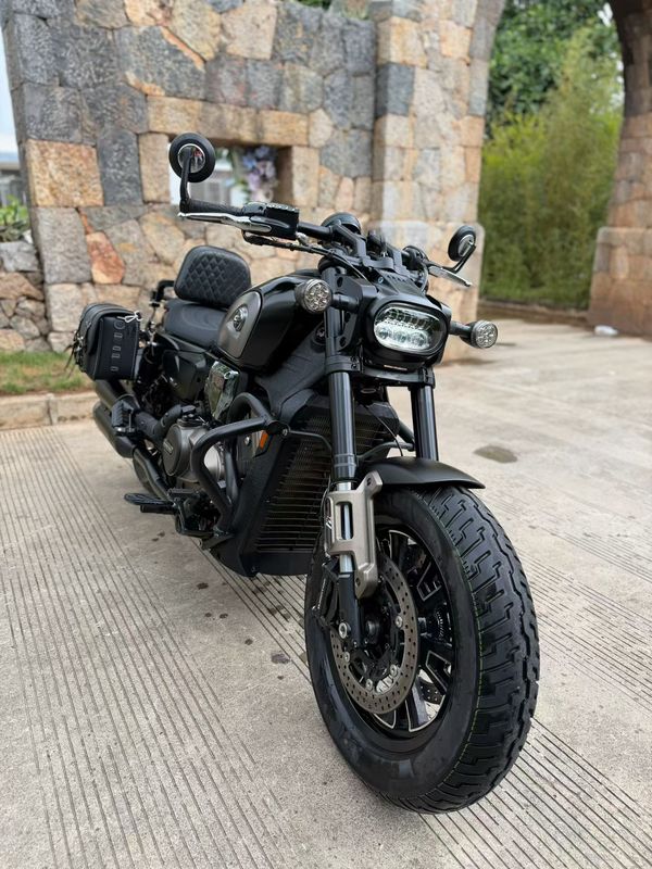 QJMOTOR 闪600