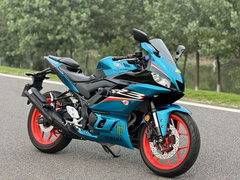 雅马哈 YZF-R3